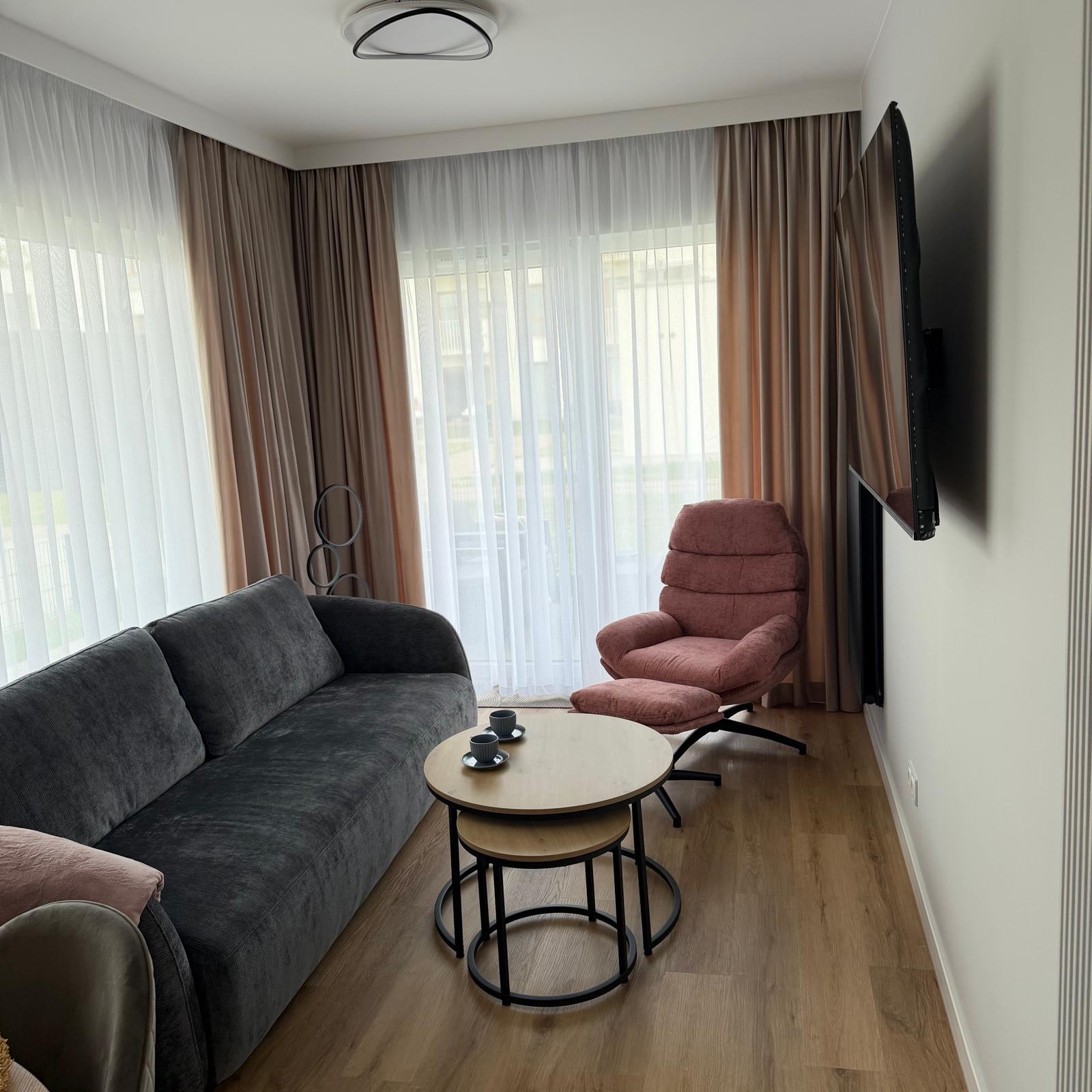 Salon — sofa i TV